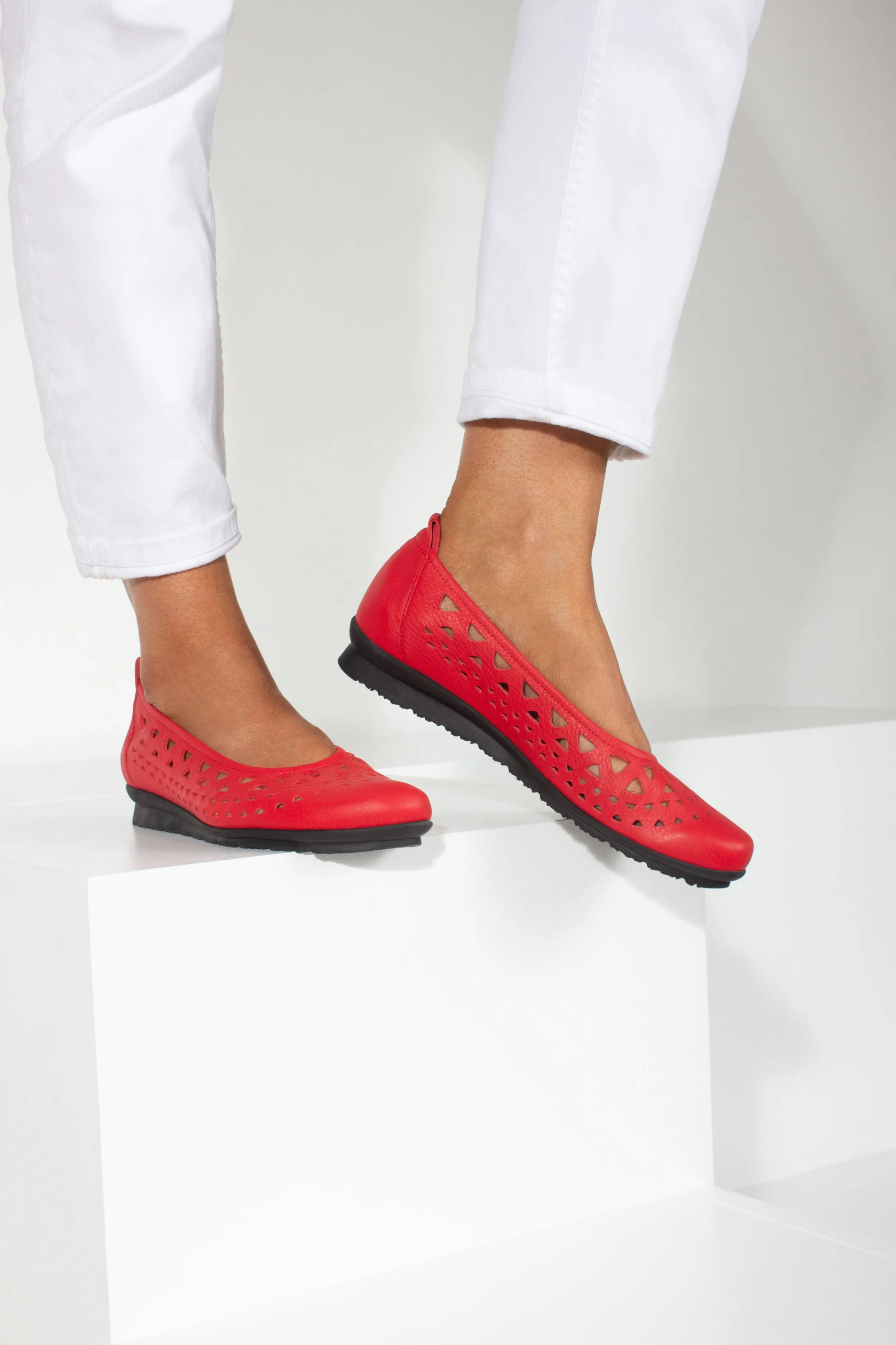 Ballet Flats | ARCHE BARAYA Red