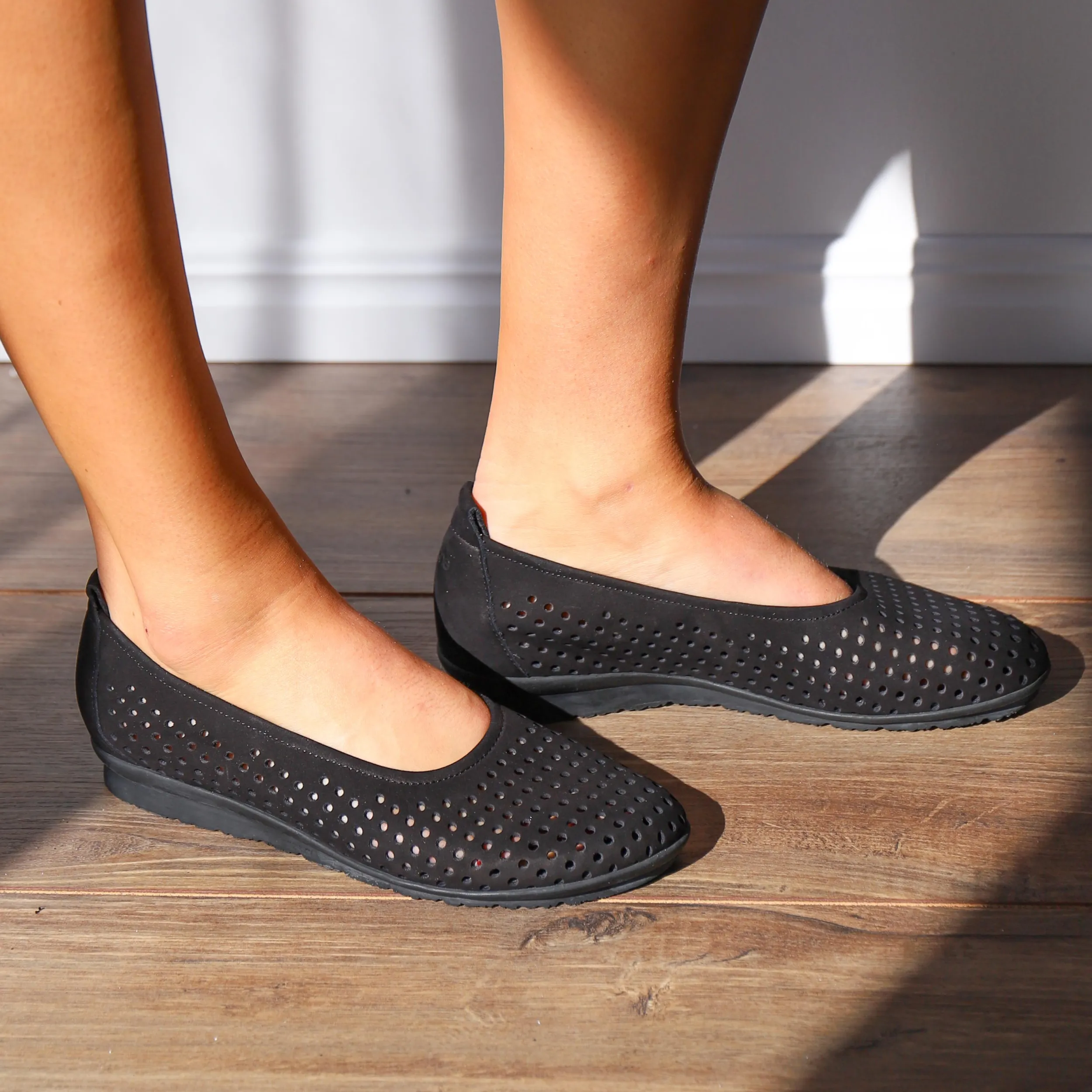 Ballet Flats | ARCHE BARRIA Black Nubuck