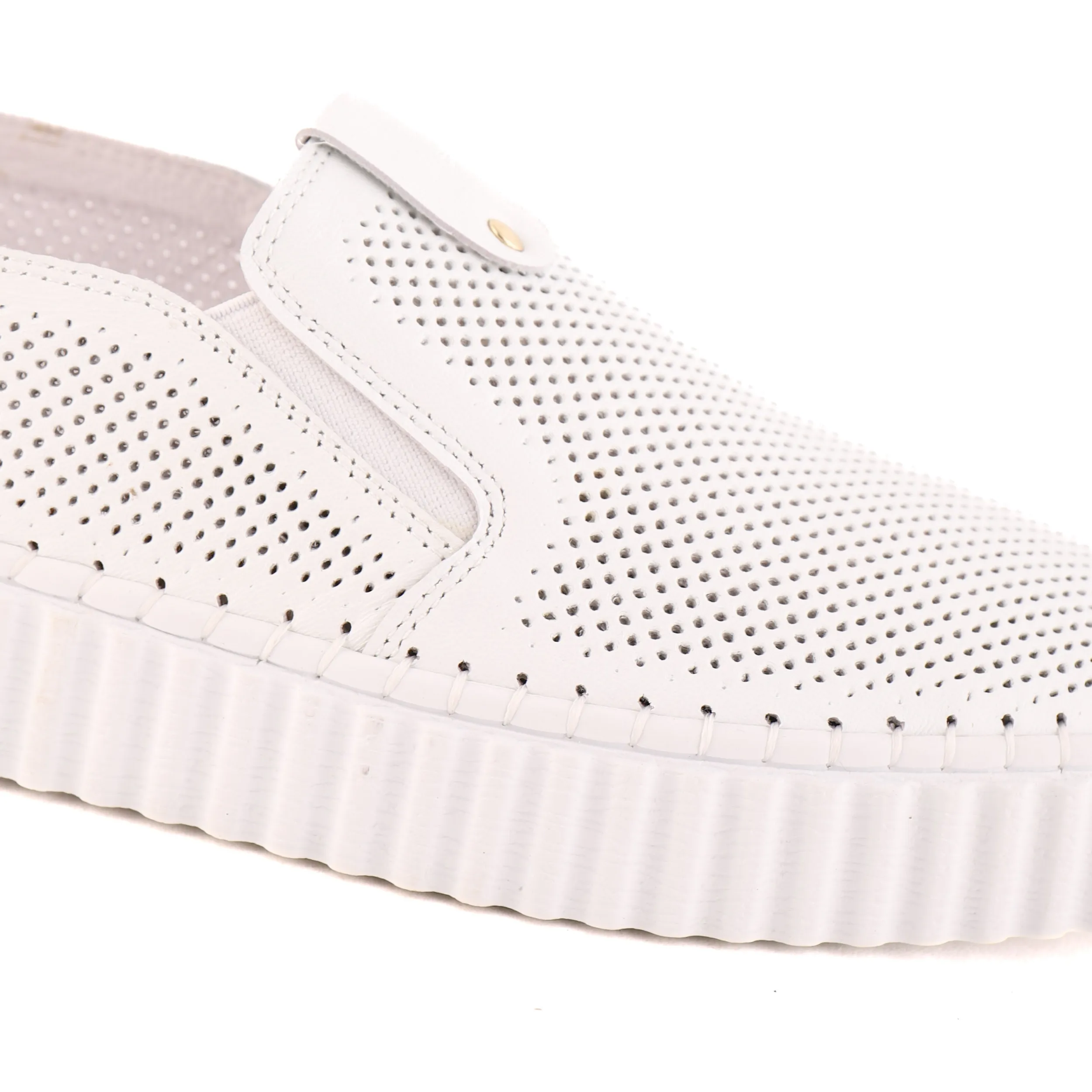 Sneakers | LEISURES ROWDY White